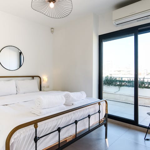 Let the sea air in from the bedroom's balcony