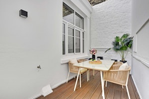Parisian Pace image 9