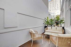 Parisian Pace image 6