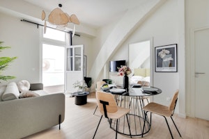 Parisian Pace image 1