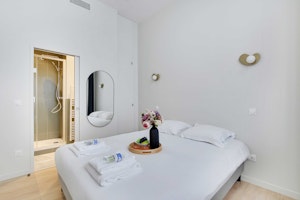 Parisian Pace image 5