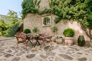 Provence Shadows image 11