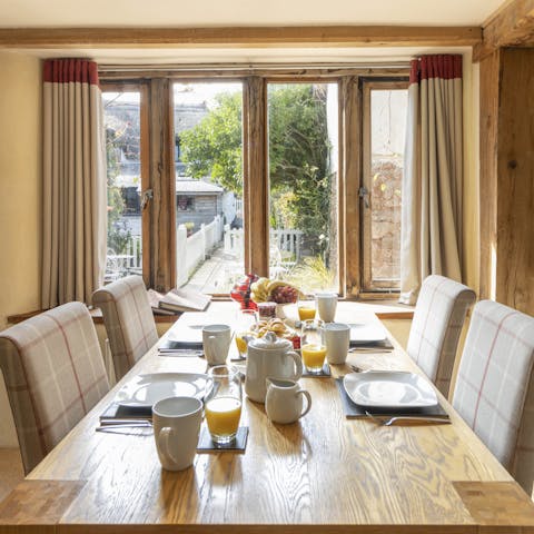 Savour fresh breakfasts at the brightly-lit dining table