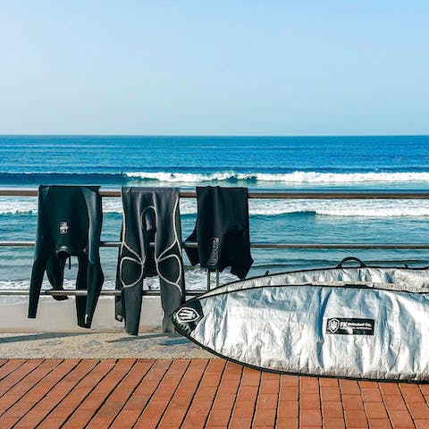 Spend sunny afternoons on Las Canteras Beach