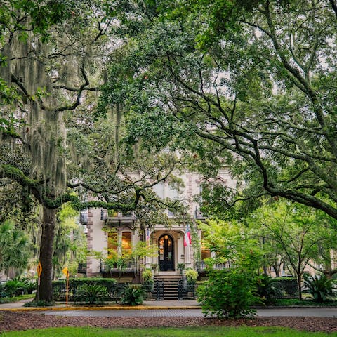 Discover all of Savannah's colonial public squares on your doorstep