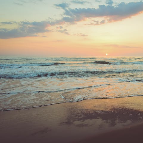 Have your toes touching ocean in a quick drive – the beach is 4.4km away