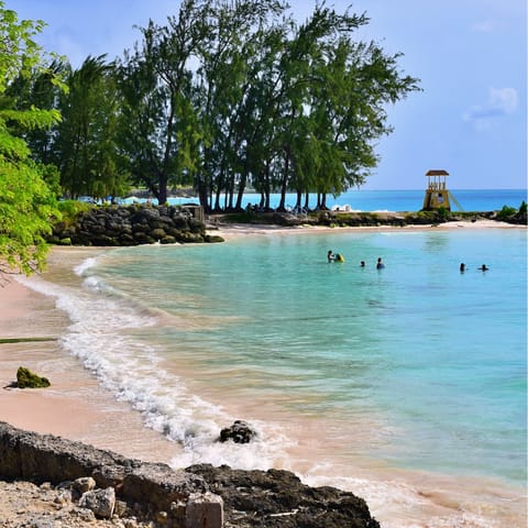 Wander along the white sands of the Platinum Coast, home to the most spectacular Barbados beaches