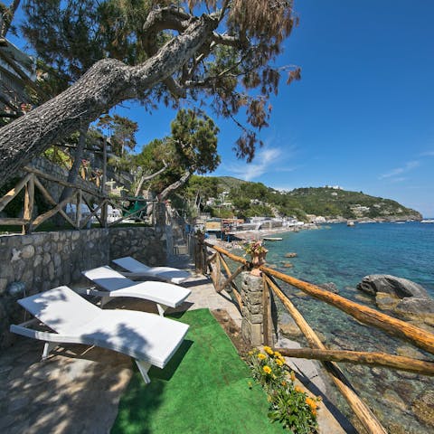 Relax and watch the waves whilst sunbathing in the garden