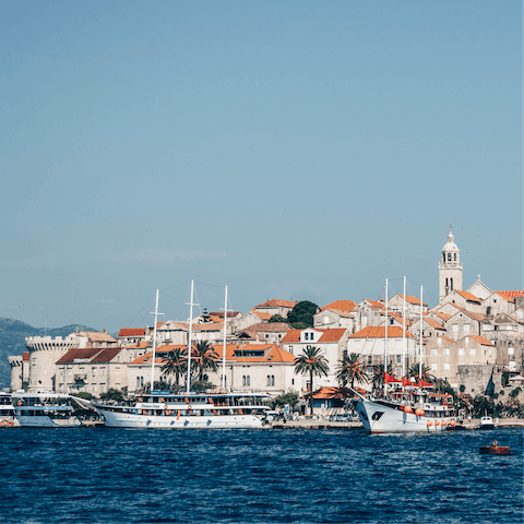 Drive 40km to beautiful Korčula, taking in the mediaeval squares and quaint churches