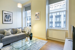 Baker Street Charm image 1