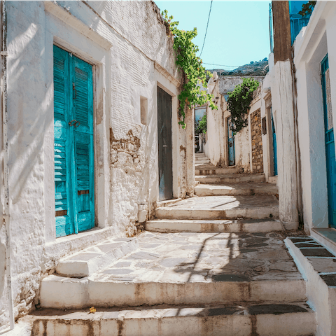 Take a 1.5 kilometre drive to the enchanting town of Naxos