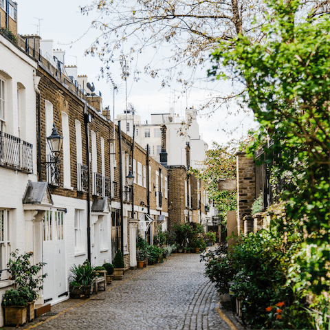 Explore the quaint streets of Chelsea and Kensington