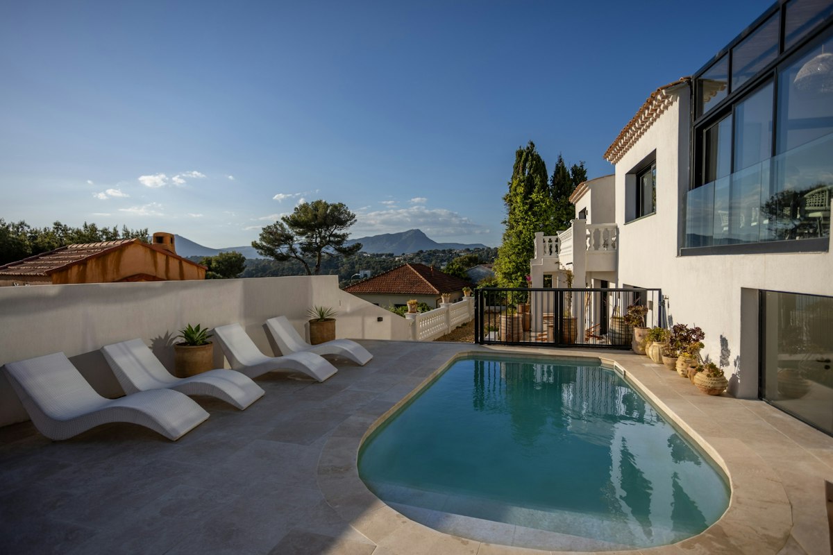 Moonlight Cove, Provence-Alpes-Côte d'Azur