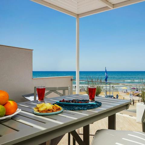 Lay the table for a lazy alfresco lunch in the shade