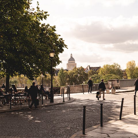 Stroll along the Seine to Île Saint-Louis for a glass of wine 