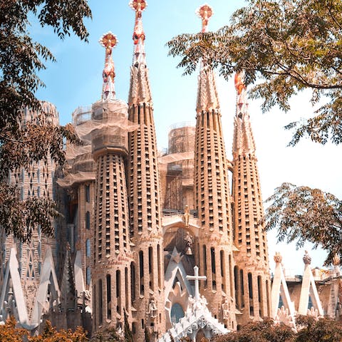 Reach the stunning facade of Sagrada Familia in fifteen minutes on foot