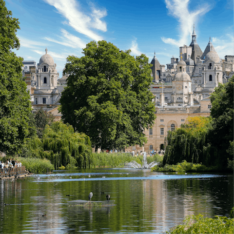 Pack a picnic and stroll over to Hyde Park, ten minutes on foot 