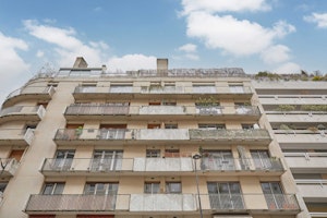 A Moment in Auteuil image 7