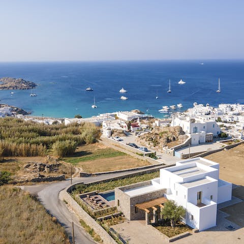 Expect beautiful sea views on the horizon, thanks to the position of this home