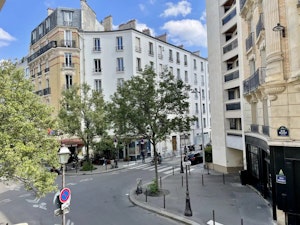 Parisian City Lights image 12