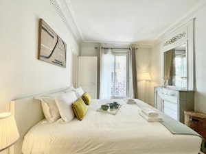 Parisian City Lights image 7