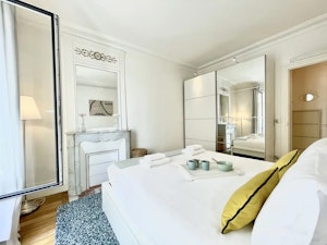 Parisian City Lights image 5