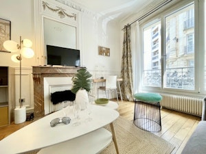 Parisian City Lights image 4