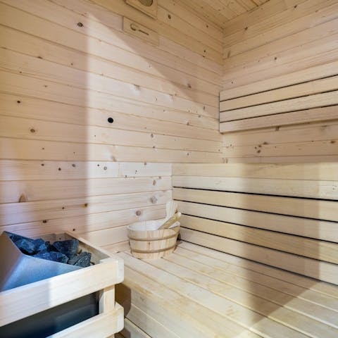 End the day with a relaxation session in the sauna