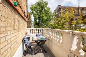 King's Road Retreat image 12