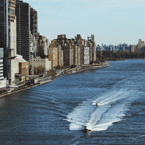 Take the bus down to the banks of the East River and stroll along the water