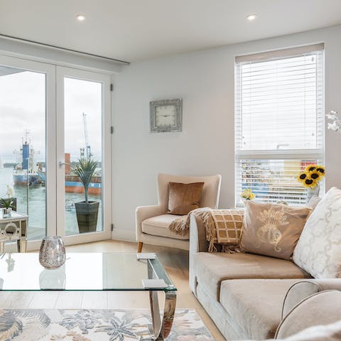 Admire harbour views from this cosy apartment