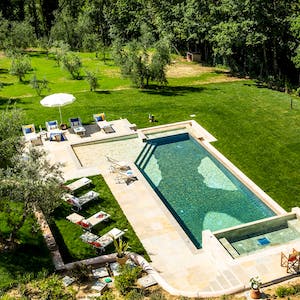 **Exceptional amenities** Guests loved the beautiful garden, pool, and whirlpool.