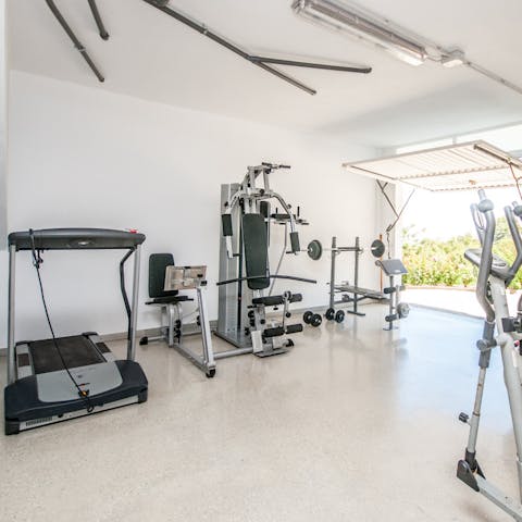 Stay active thanks to a fully-equipped home gym