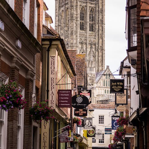 Stay just a twelve-minute walk away from Canterbury's city centre