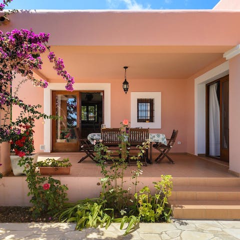 Gather together for an alfresco feast amongst the flowering bougainvilleas 