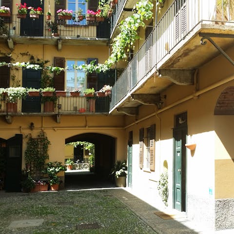 Relax in the courtyard filled with bright flowers