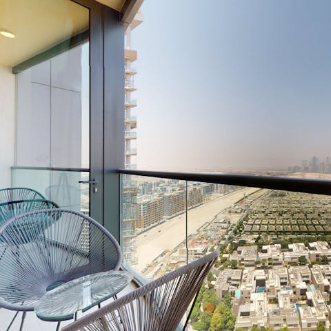Sip your coffee as you drink in the Dubai cityscape