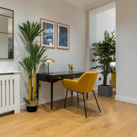 Work while away in Madrid at the desk in the open-plan living space