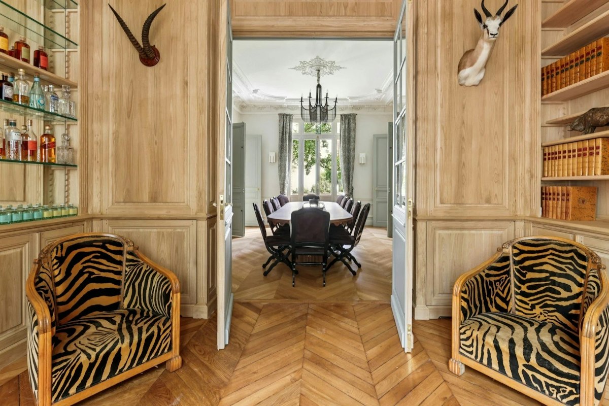 Elegant Urban Mansion, Ile-de-France