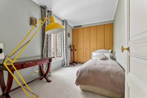 Elegant Urban Mansion image 7