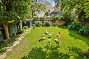 Elegant Urban Mansion image 5