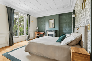 Elegant Urban Mansion image 3