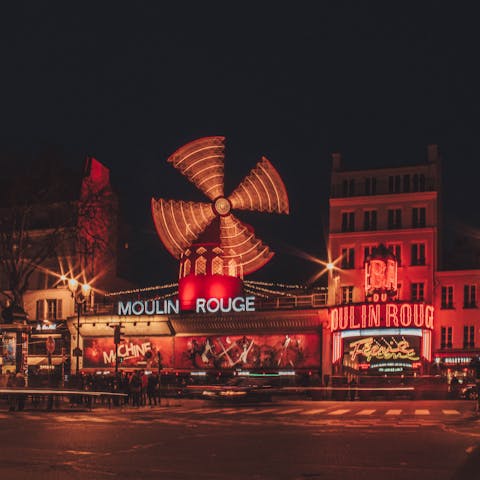 Stay just footsteps away from the iconic Moulin Rouge 