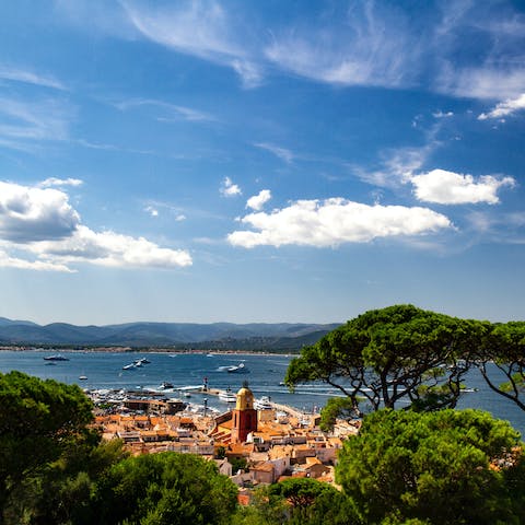 Head into glamorous Saint-Tropez for a sunbathing session on the beach