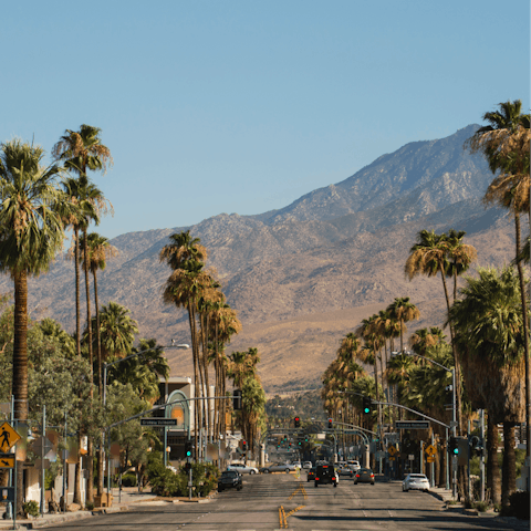 Admire the spectacular mountain setting of Palm Springs