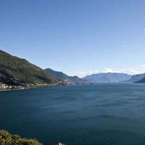 Stay on the picturesque shores of Lake Como 