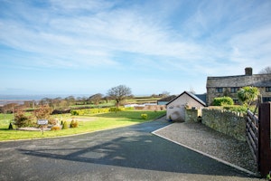 Yma o Hyd image 3