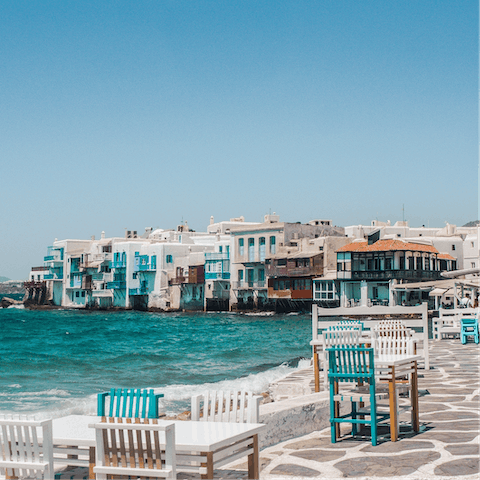 Discover the beautiful island of Mykonos – the old port is only a five–minute drive away