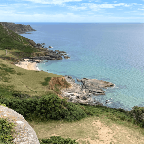 Stay within short walking distance of Salcombe's town centre