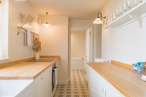Westside Cottage image 8